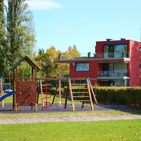 Prime Apartmans Балатонлеле Екстериор снимка